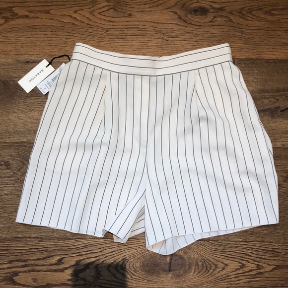 BNWT Aritzia Babaton Shorts - Picture 1 of 4